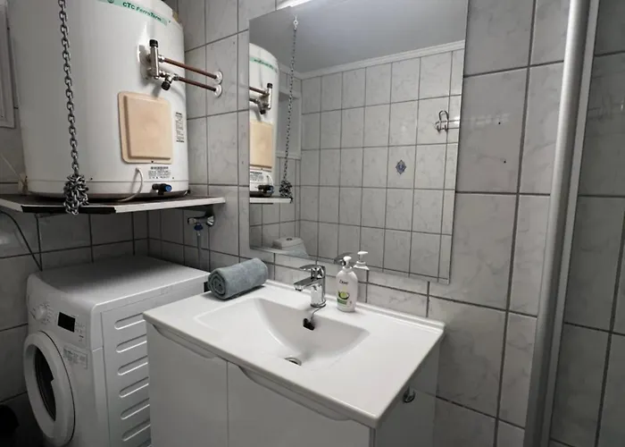 Hoda - Cozy With Free Parking *